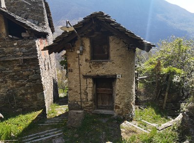 essiccatoio per castagne - frazione Marine (Perloz