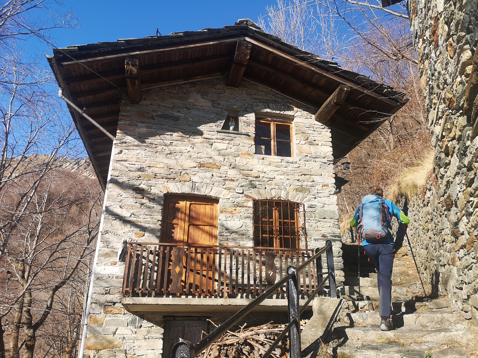 maison en pierre à Courtil