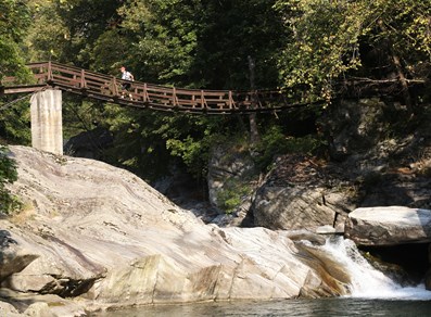 Pontboset : tour des ponts anciens