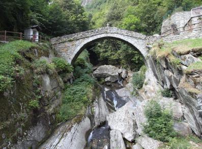 Pontboset : tour des ponts anciens