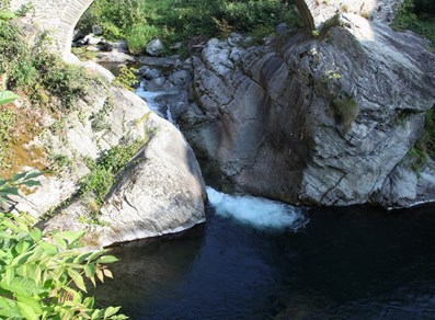 Pontboset : tour des ponts anciens
