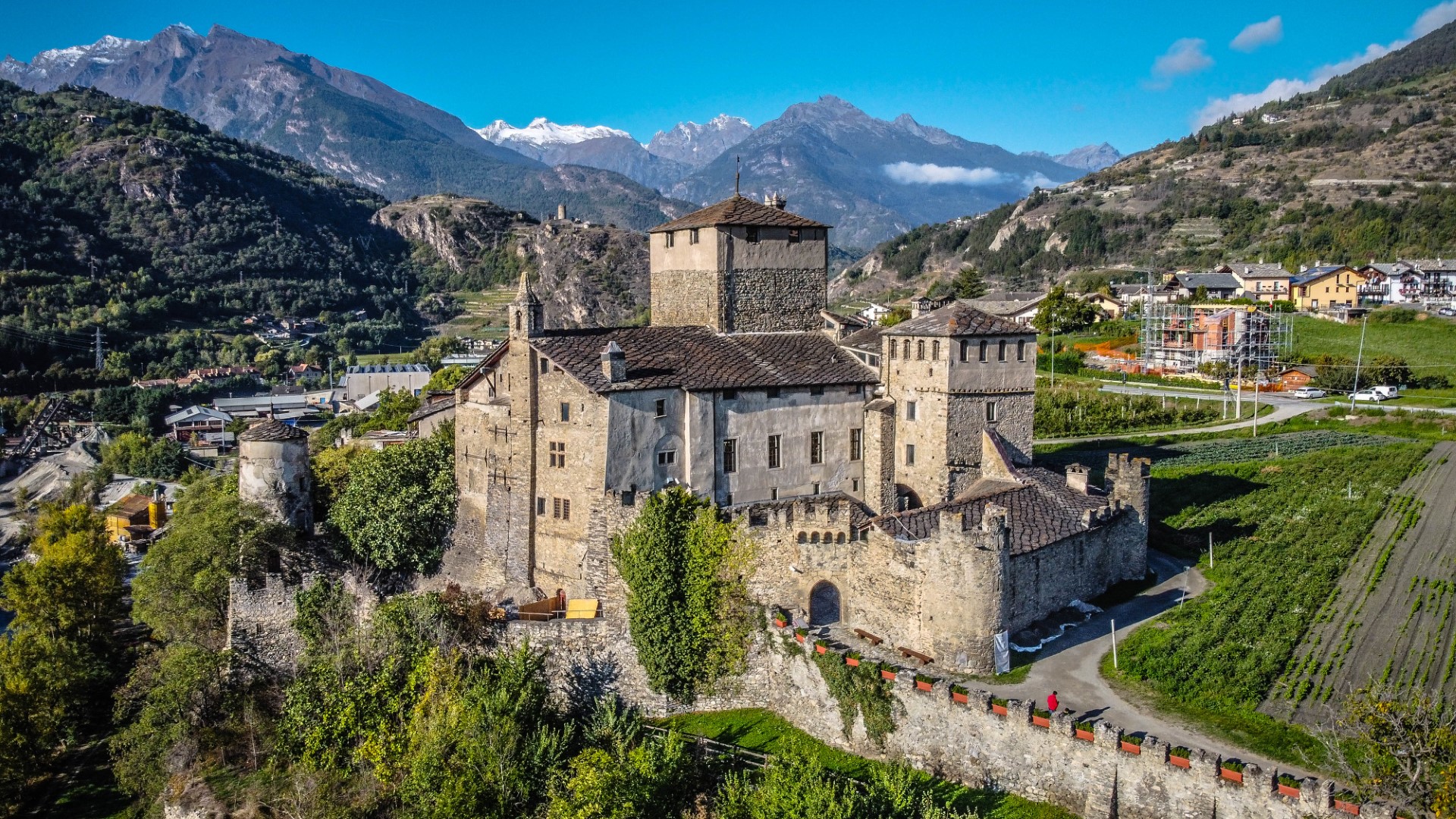 Castillo de Sarriod de La Tour