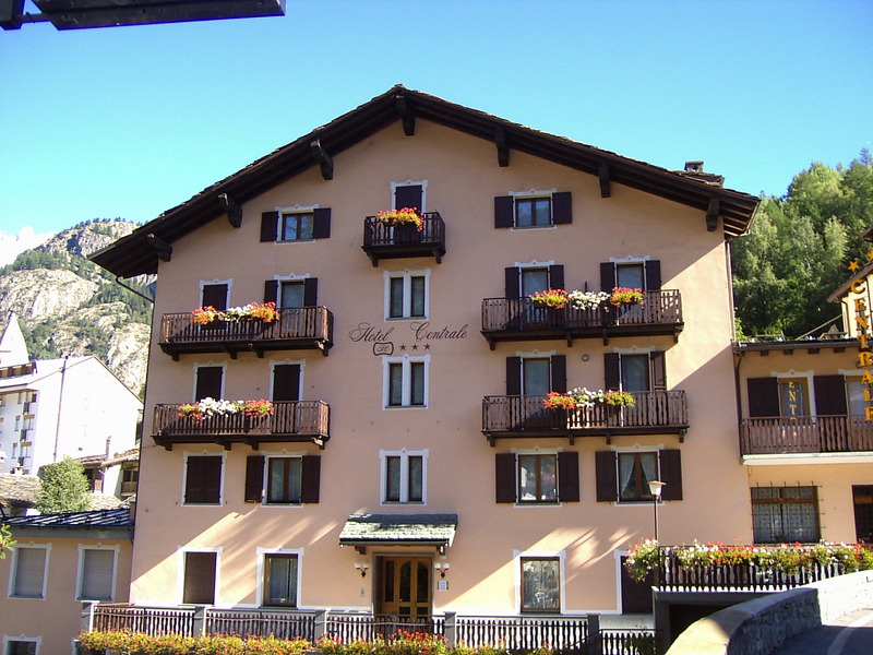 Hotel Centrale -Außenaufnahme im Sommer
