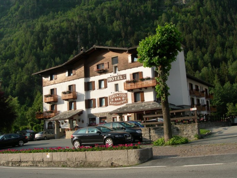 Exterior summer