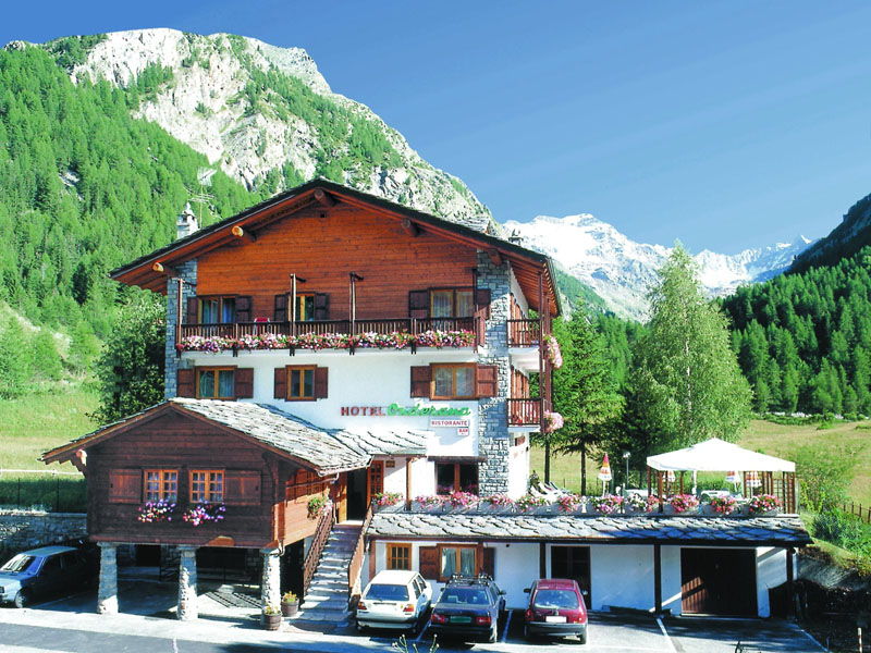 Exterior summer