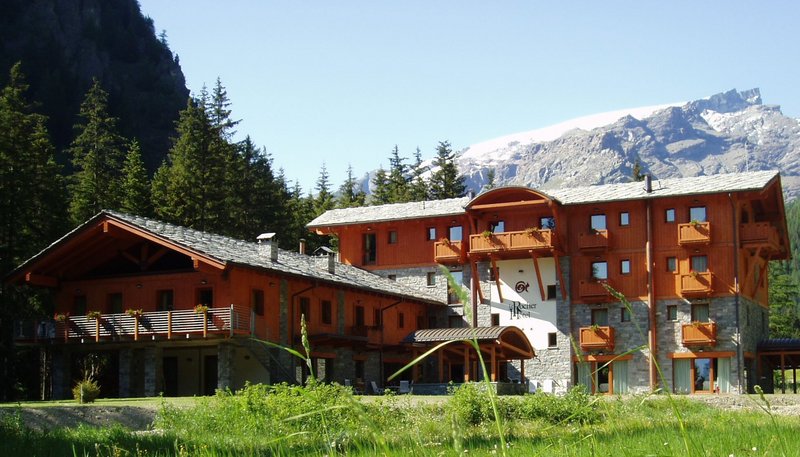 Exterior summer
