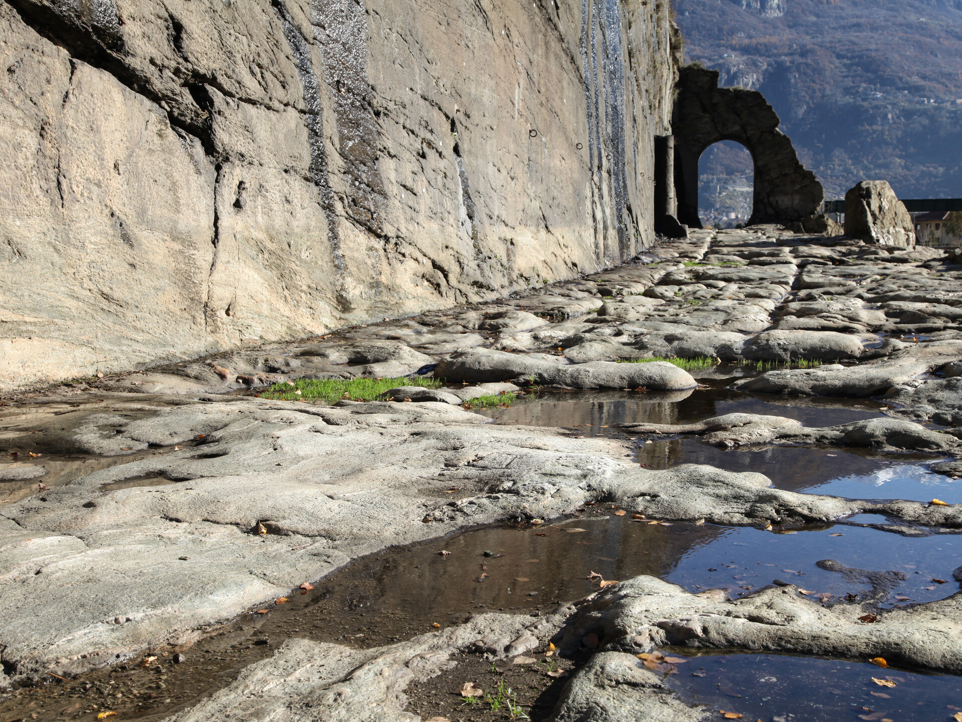 La strada romana delle Gallie ed il suo arco