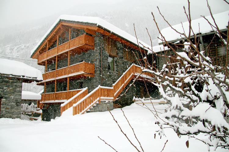 Residence Le Petit Coeur - el exterior en invierno