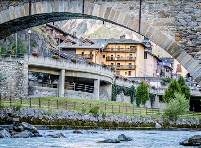 veduta dal ponte di villeneuve