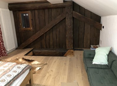 Oggetti di legno esposti al mercatino