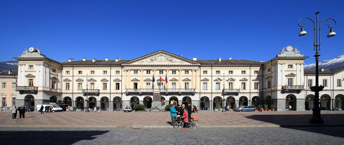 Piazza Chanoux