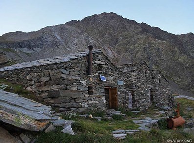 Cravetto bivouac with Mont Nery in the background