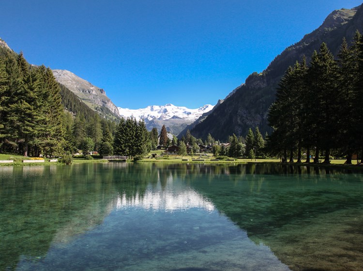 Il lago Gover e il Monte Rosa