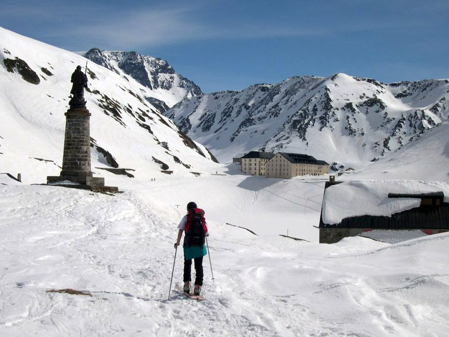 Ski de randonnée au Col du Grand-Saint-Bernard