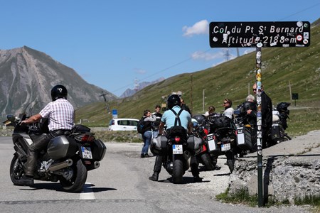 Motociclisti al Colle del Piccolo San Bernardo