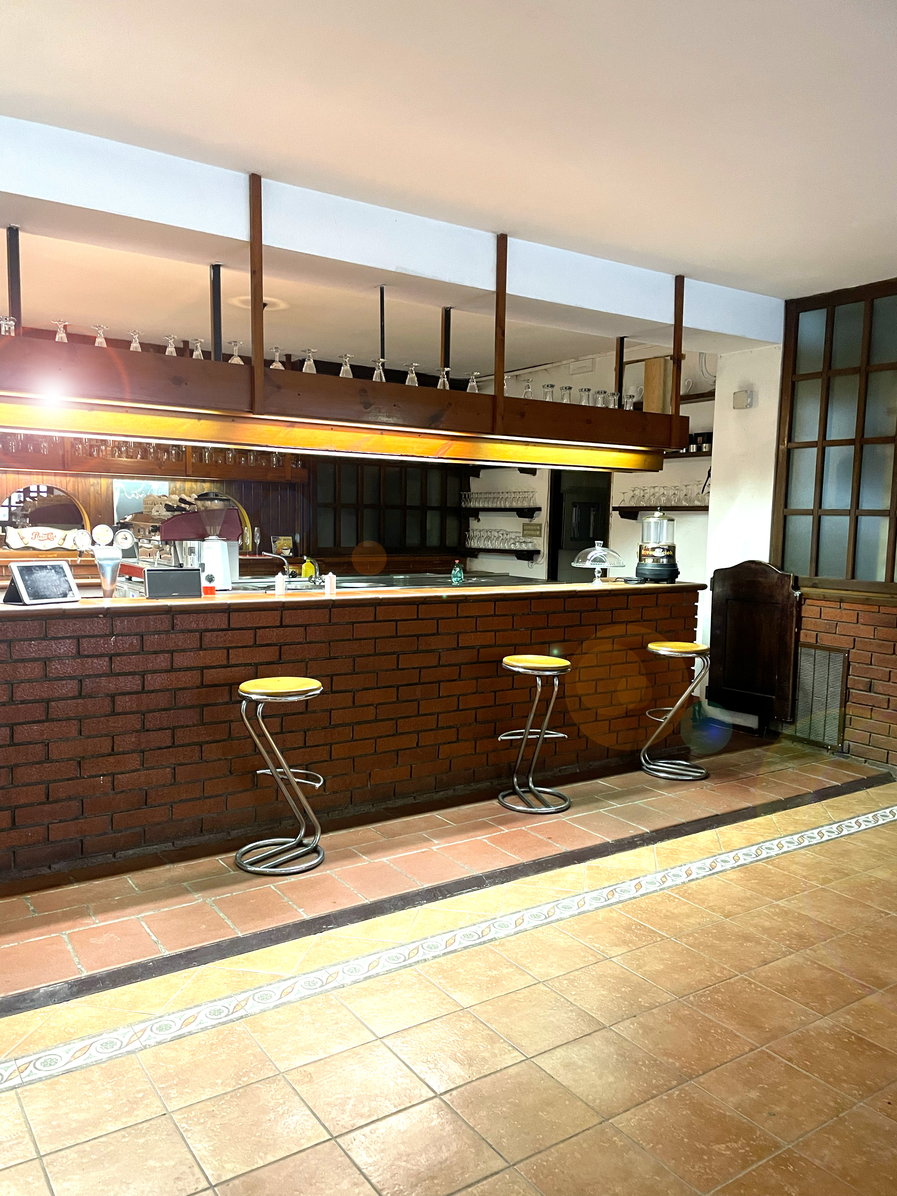 bar