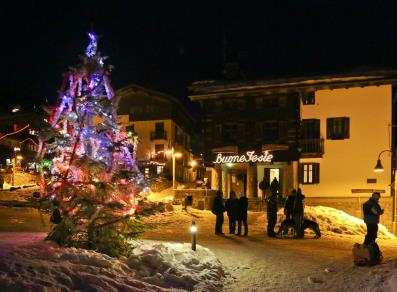Atmosfera natalizia a Chamois 