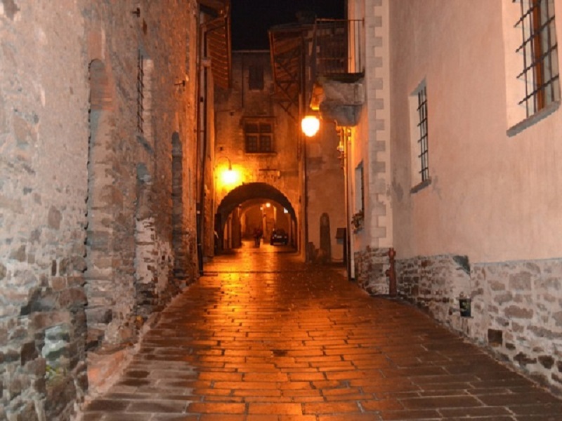 Borgo di Bard notturno