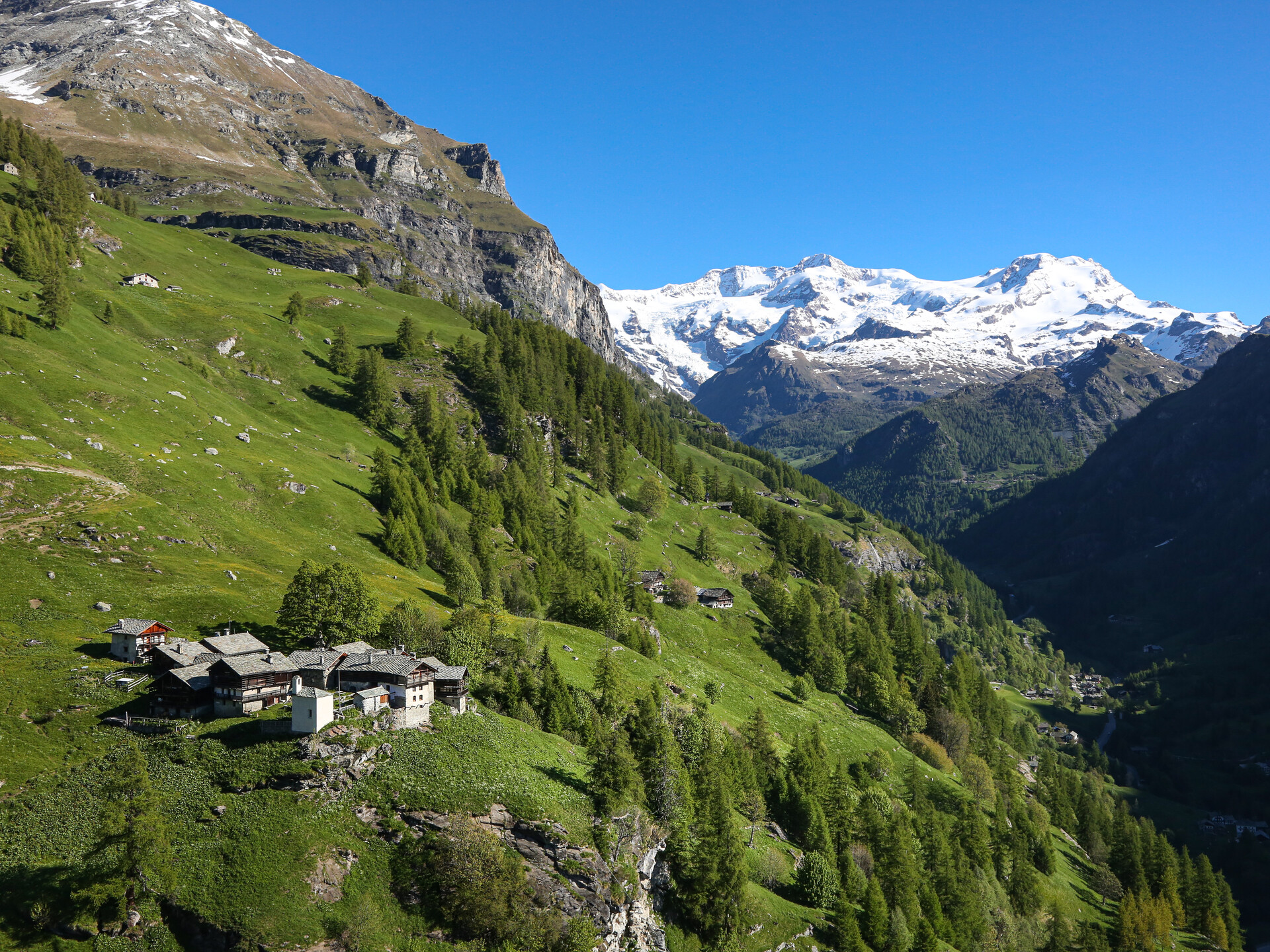 La aldea de Alpenzu Grande y el Monte Rosa