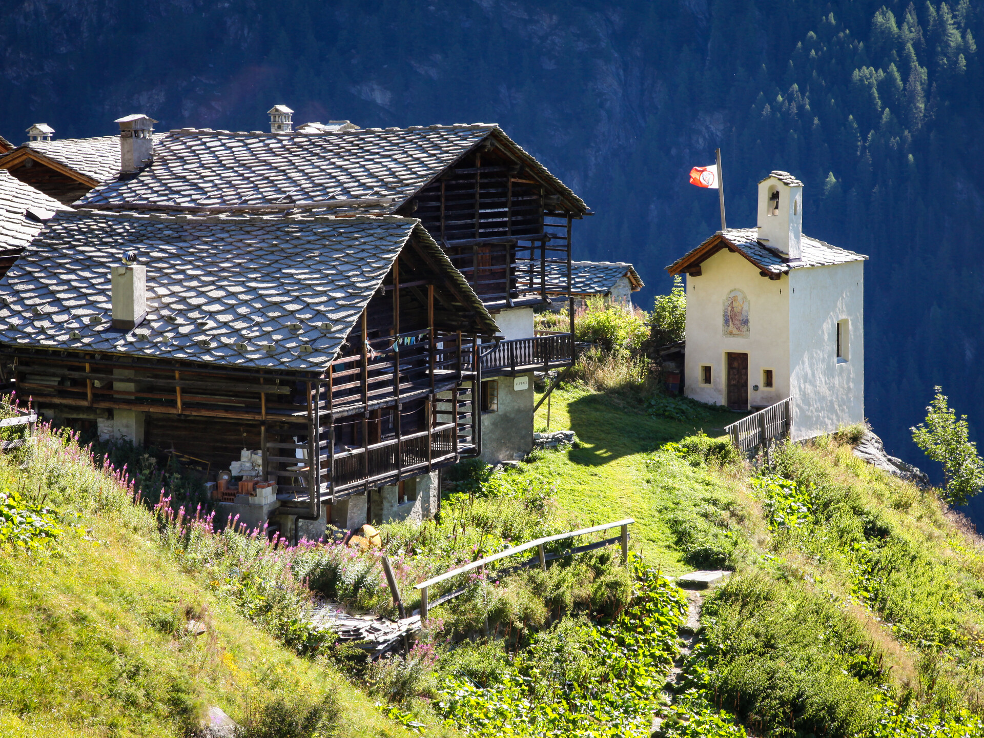 Stadel y la capilla en Alpenzu Grandde