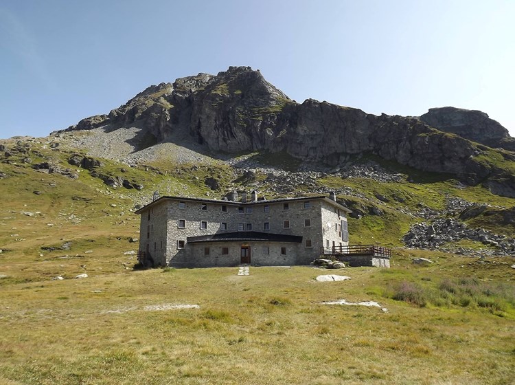 Rifugio Arp -Exterior in summer