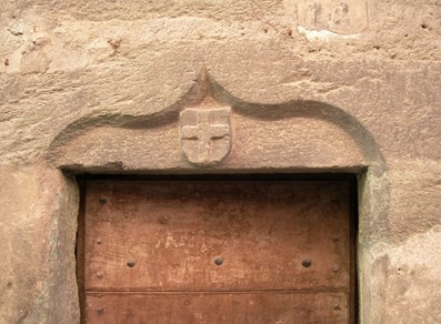 Porta con stemma Savoia - Borgo di Nus