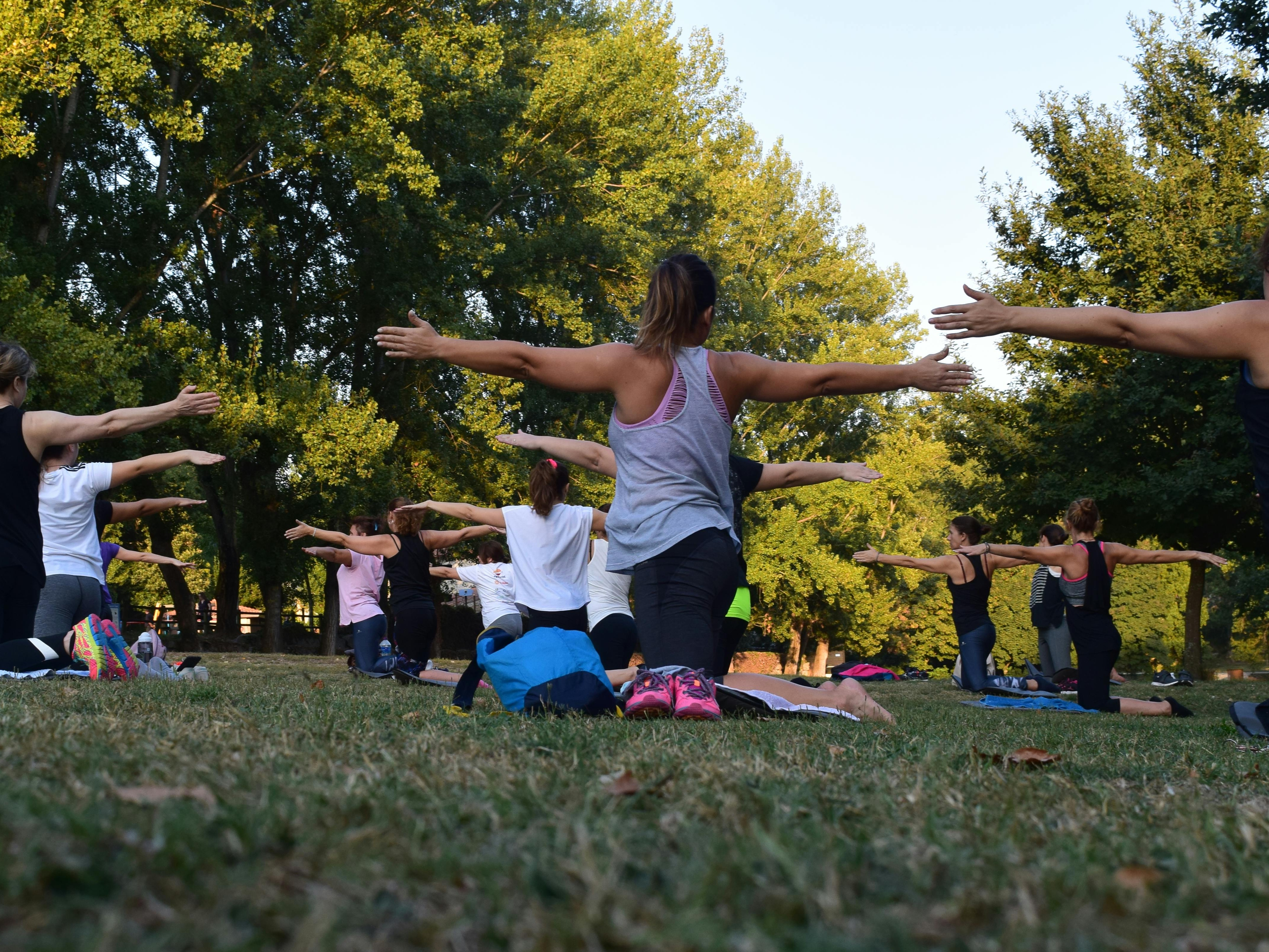 Lezione di Yoga all'aperto