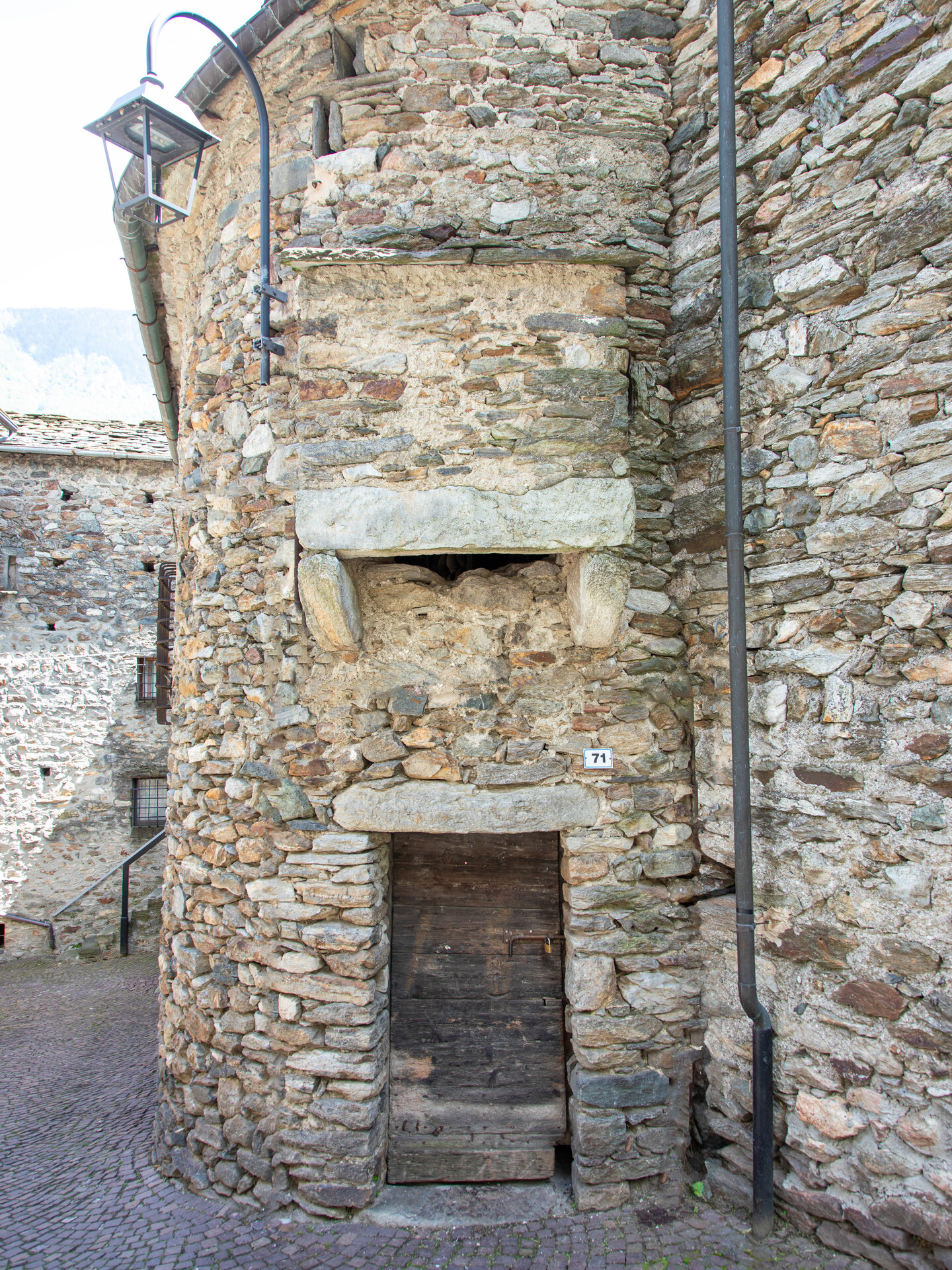 Vallaise “Charles” Castle - machicolation 