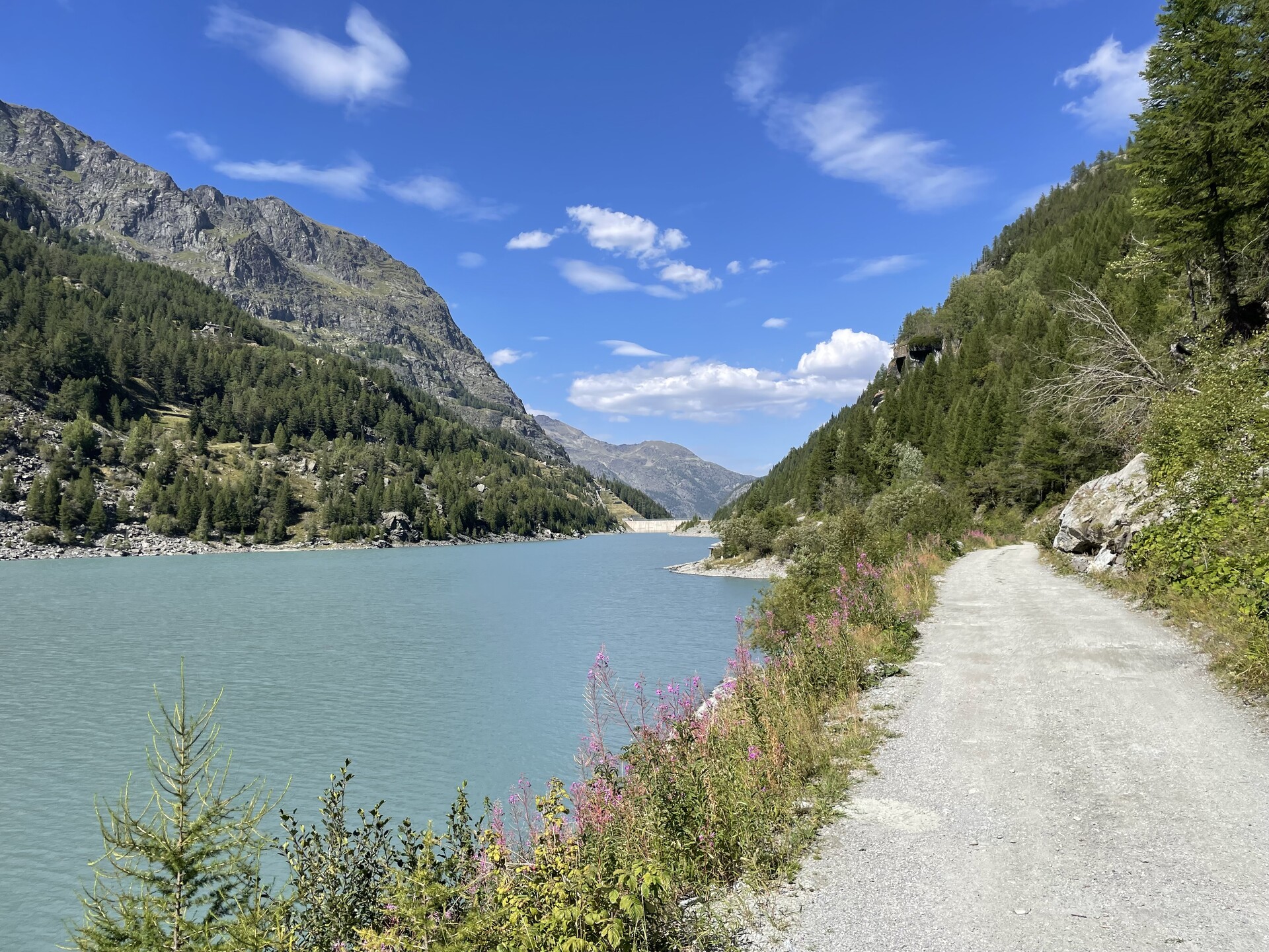 Il lago e la diga di Beauregard