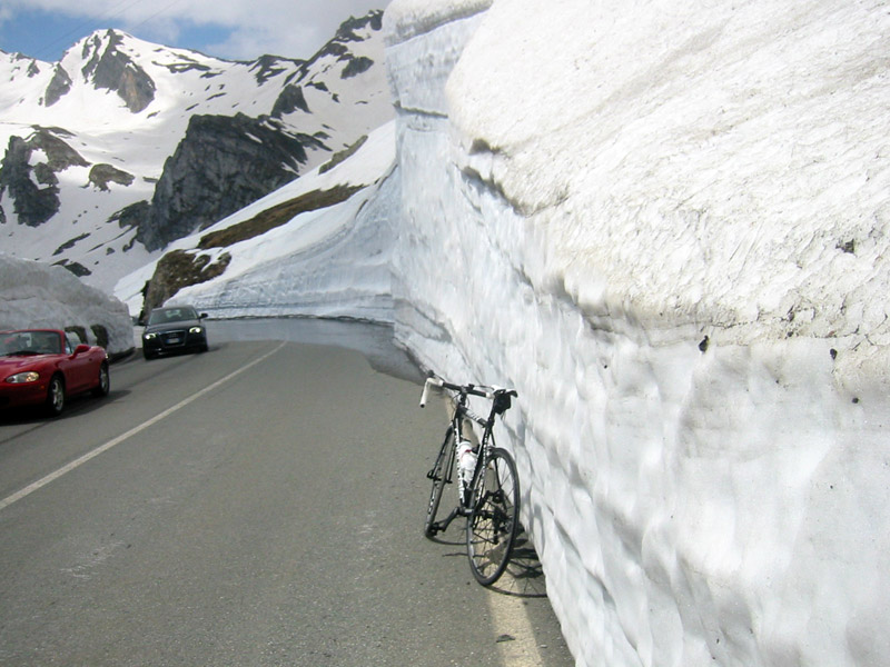 Route vers le Col du Grand-Saint-Bernard