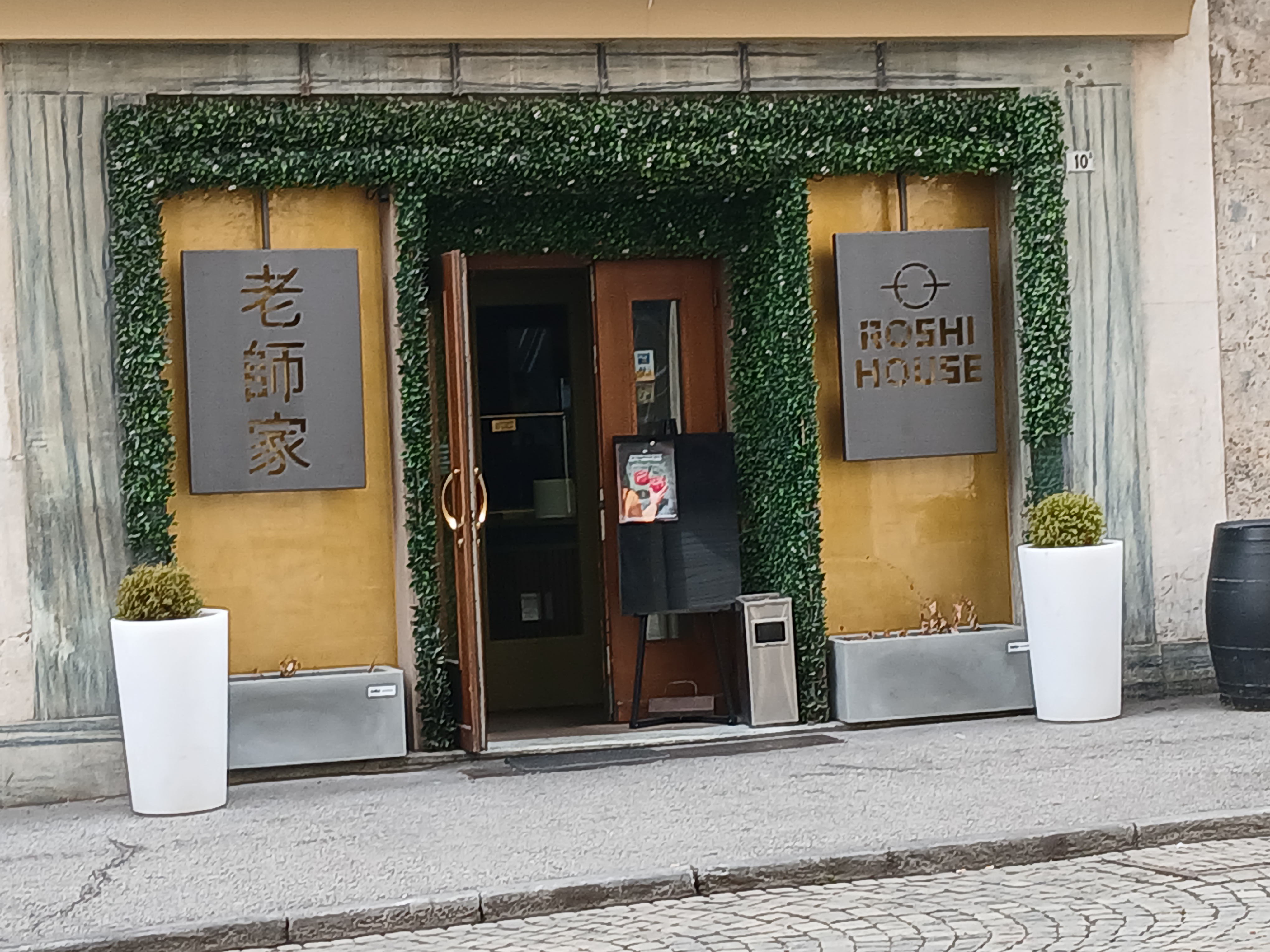 Roshi House