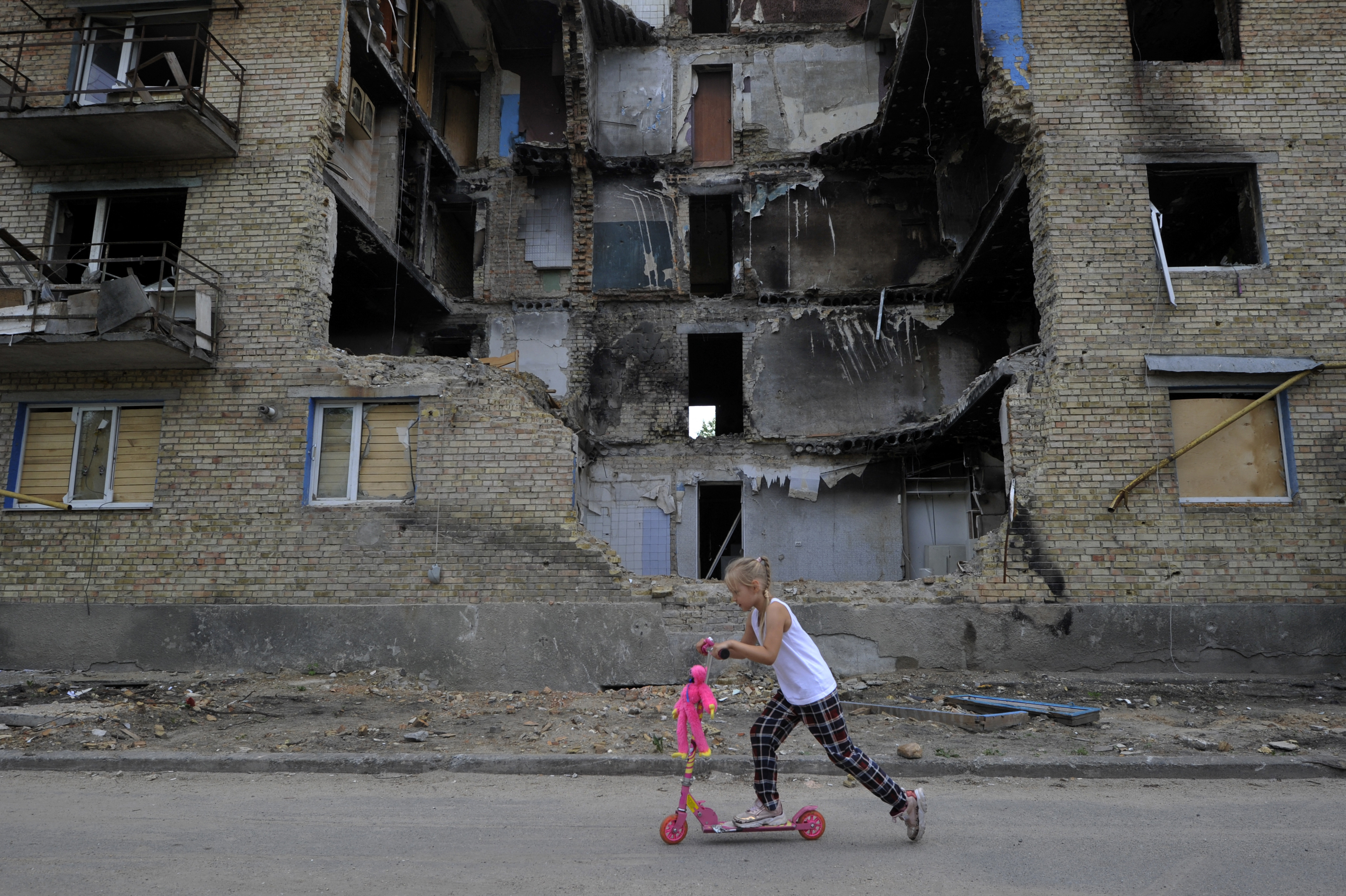 Photo Credit: Sergei Chuzavkov - AFP PHOTO
Una bambina nel villaggio di Horenka, villaggio di Kiev