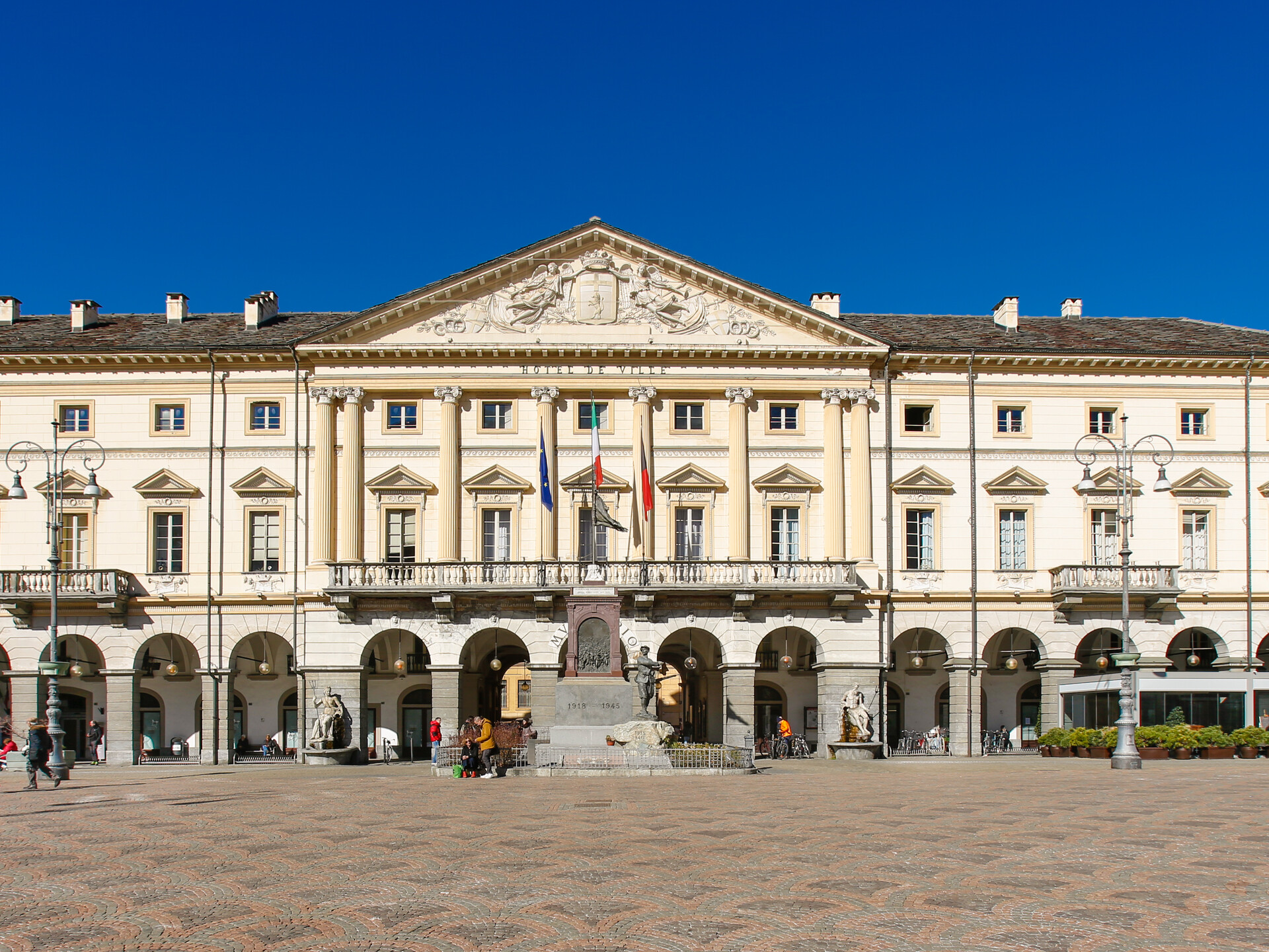 Piazza Chanoux 