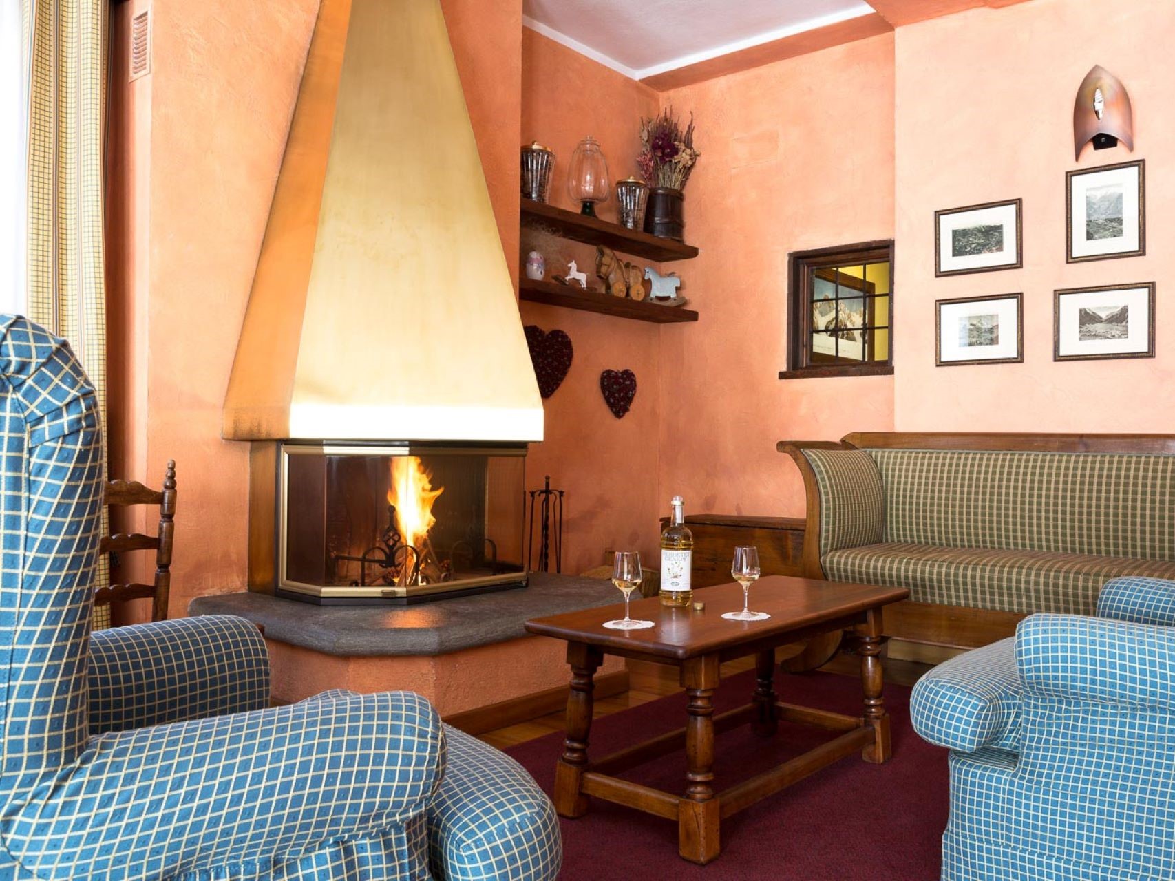 Hotel Crampon - salón con chimenea