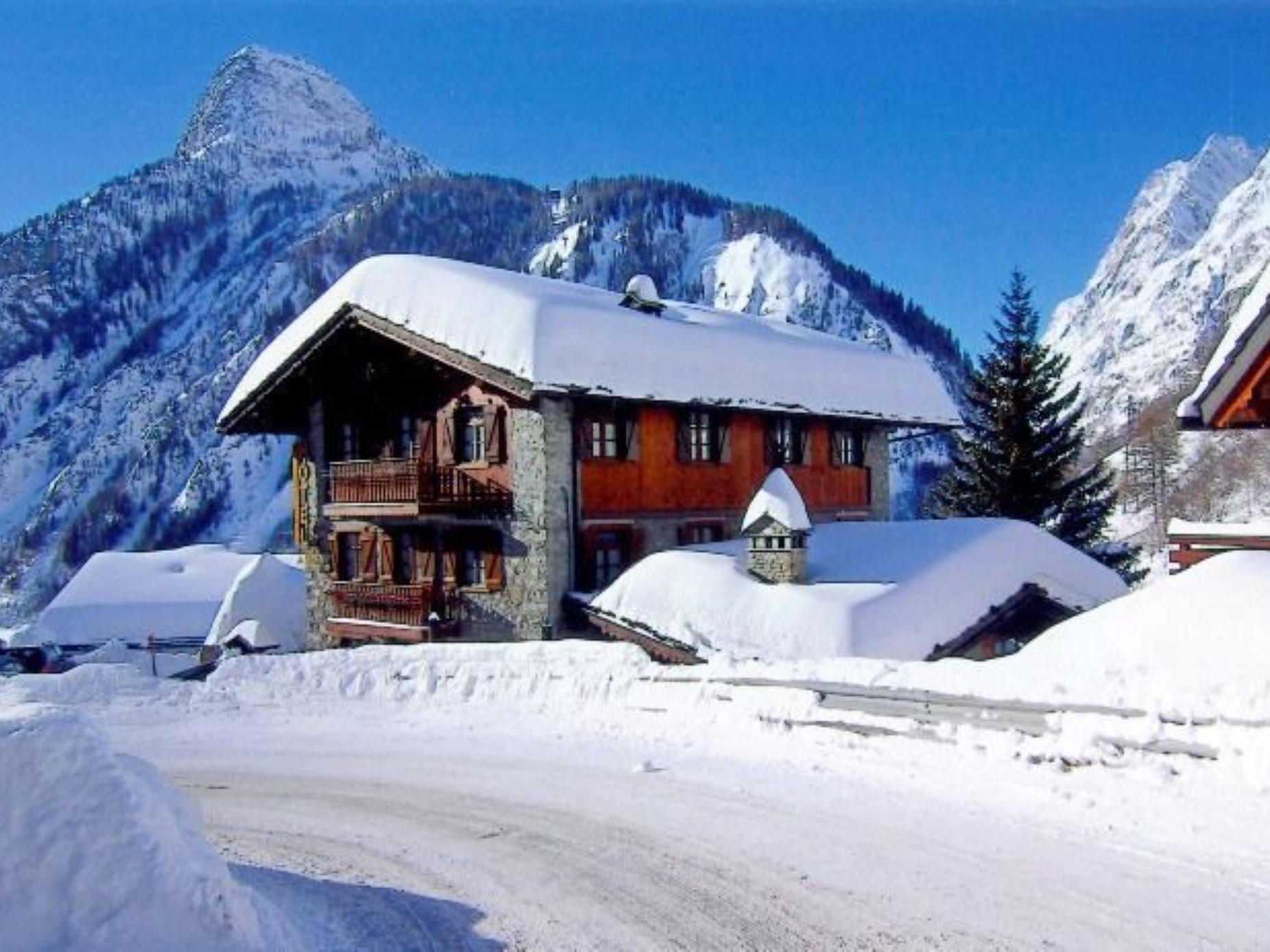 Hotel Dente del Gigante - Esterna in inverno
