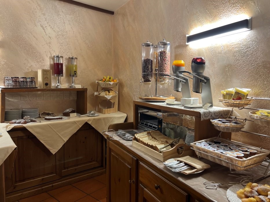 Hotel Dente del Gigante - breakfast buffet