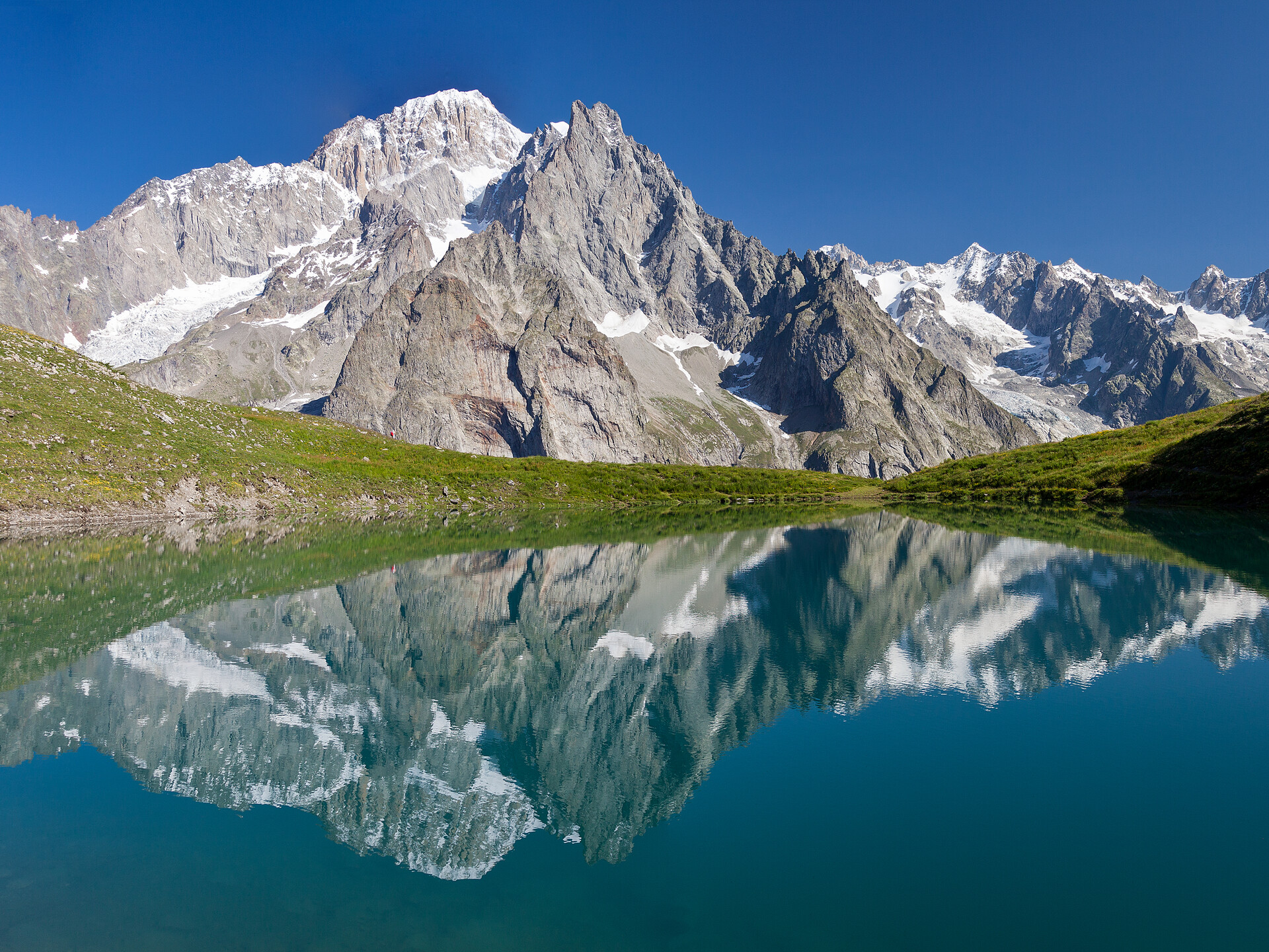Mont Blanc and Chécrouit lake