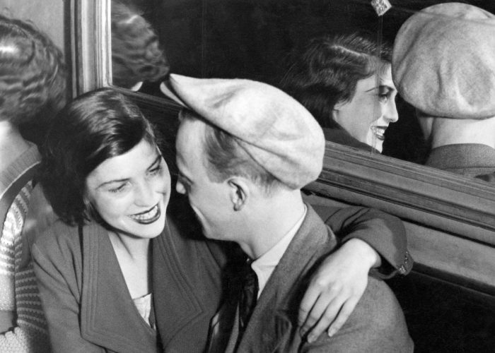 
130_ Brassaï, Coppia alla balera Quatre-Saisons in rue de Lappe, 1932 © Estate Brassaï Succession – Philippe Ribeyrolles