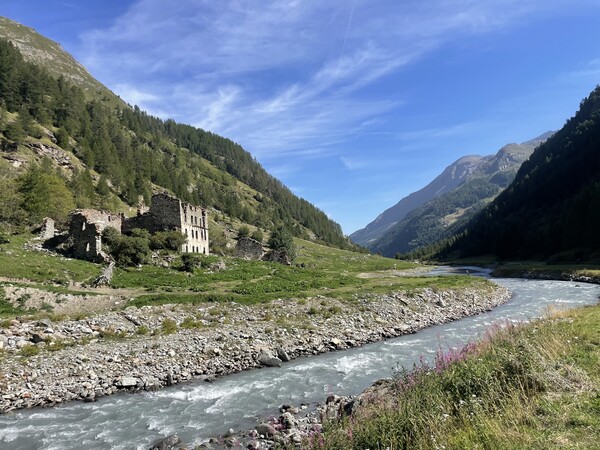 Ruderi del villaggio di Fornet
