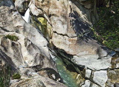 Natural practice wall for rock climbing of Extrapieraz-Brusson