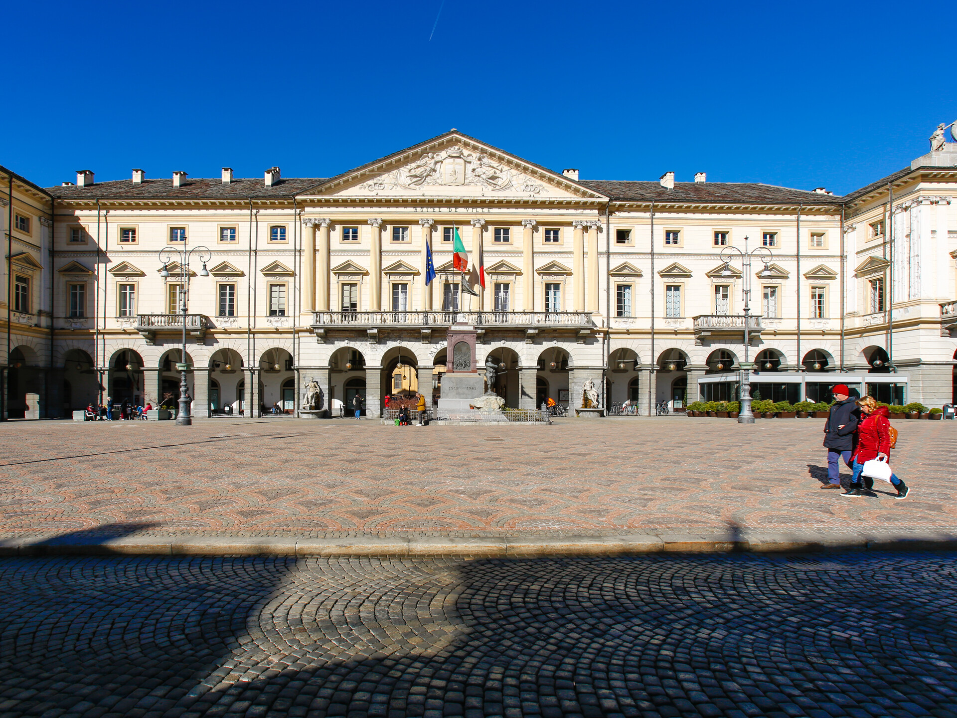 Piazza Chanoux