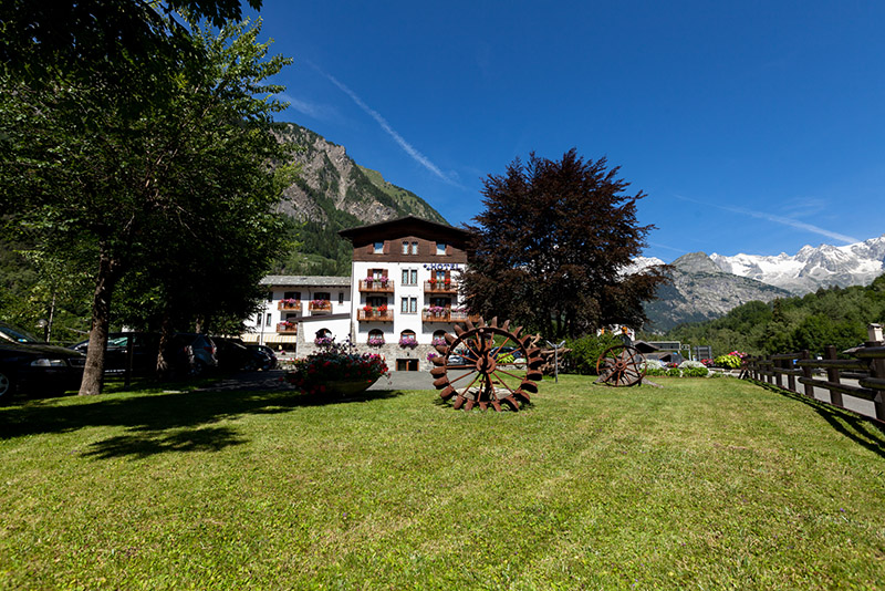 Hotel Edelweiss - Exterior