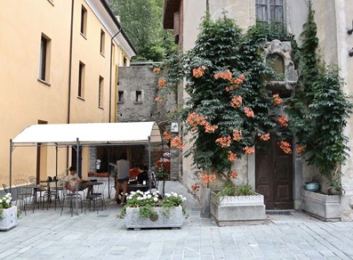 Lungo le vie del borgo