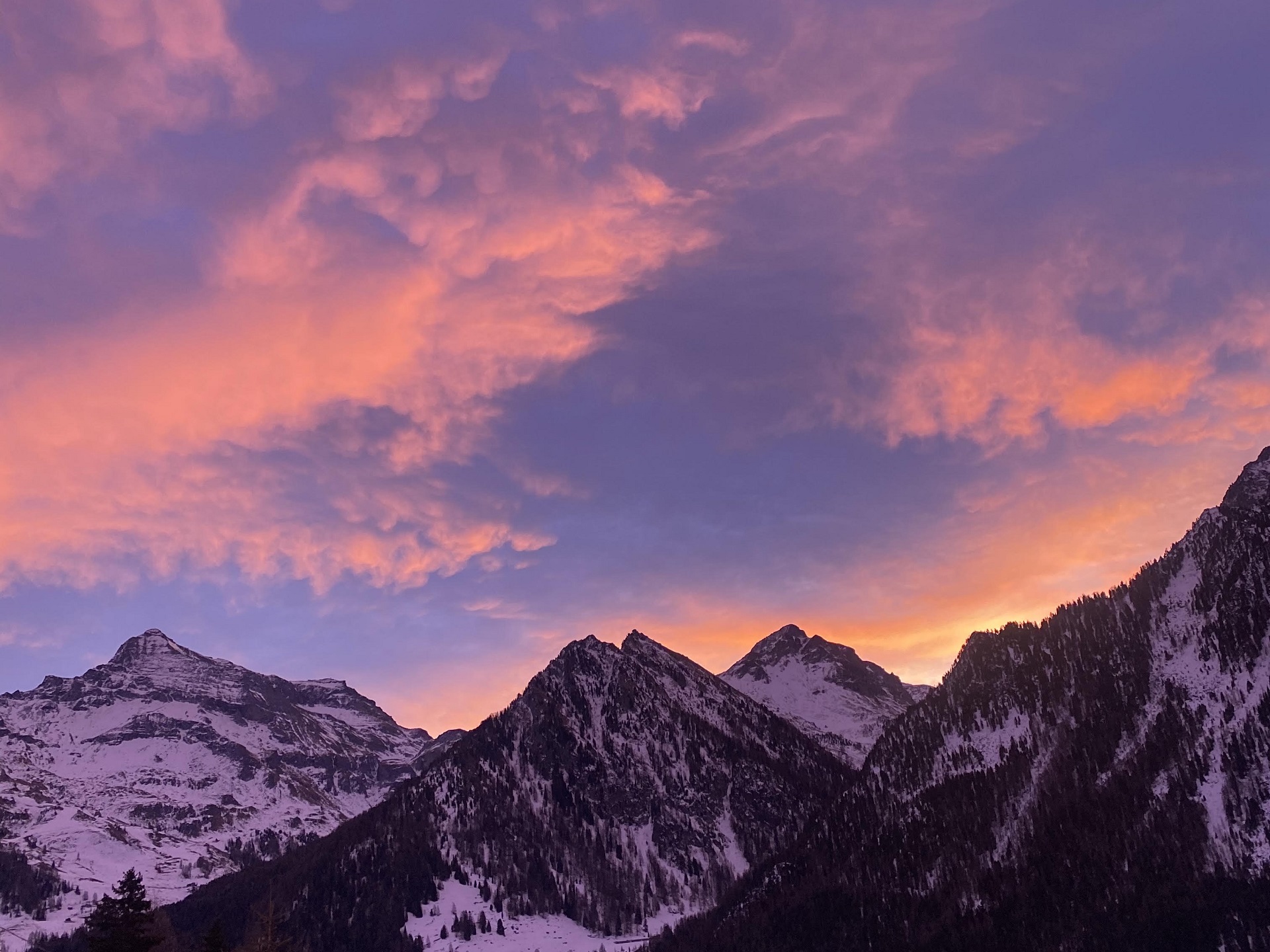Snowshoeing at sunset in Val d'Ayas