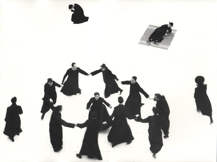 Mario Giacomelli, Io non ho mani che mi accarezzino il volto, 1961-63
gelatina ai sali d'argento carta Ilford
© Archivio Mario Giacomelli