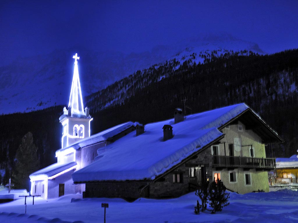 Rhêmes-Notre-Dame in notturna