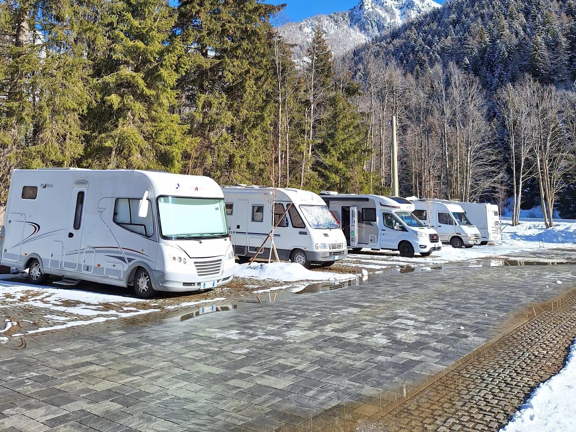 Aire de service pour camping-cars à Champoluc - En hiver