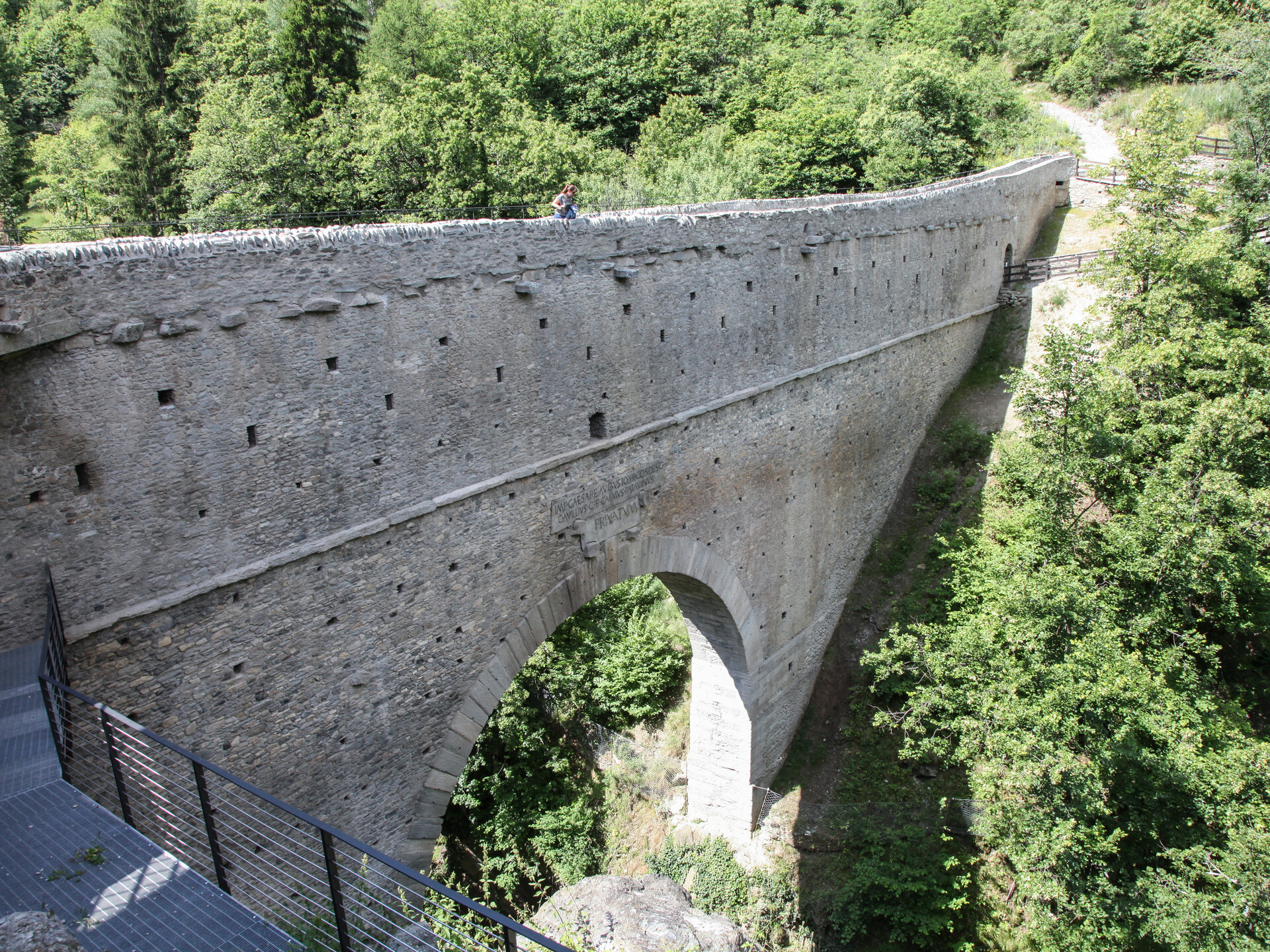 Ponte acquedotto romano di Pont d'Ael 
