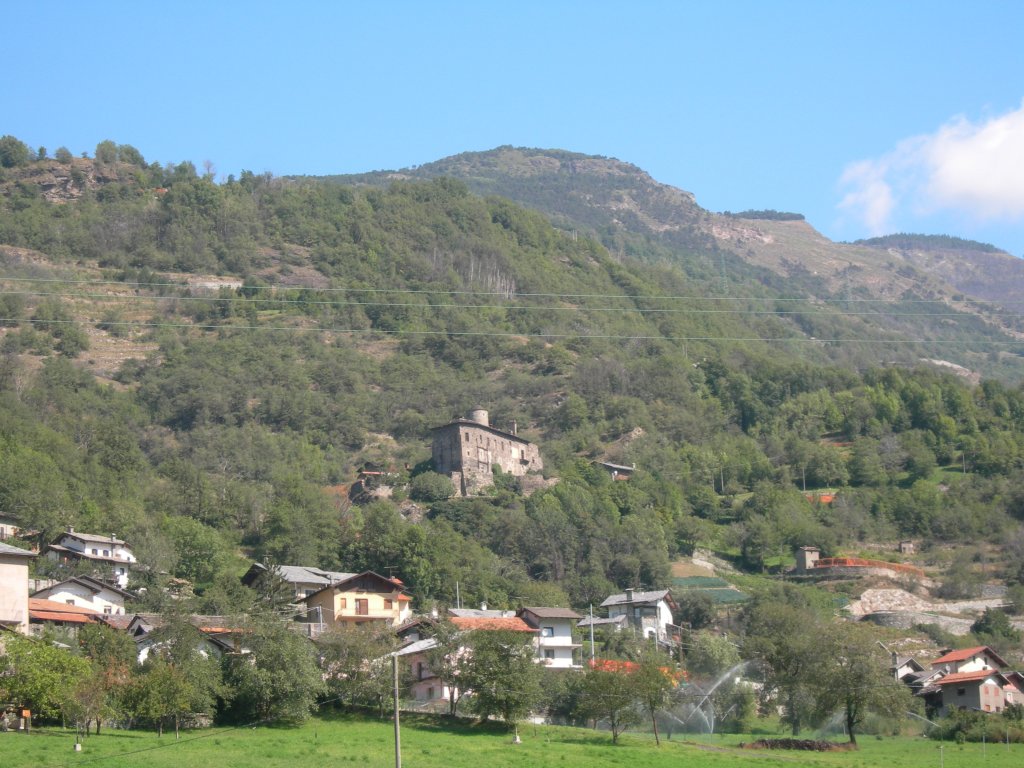 El castillo y el pueblo de Nus