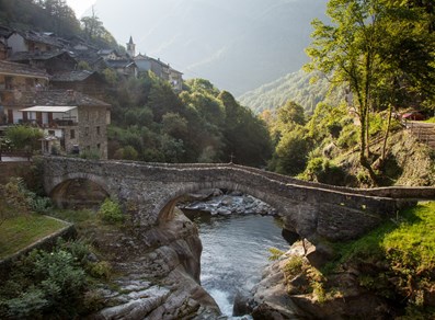 Bridge over the Ayasse river